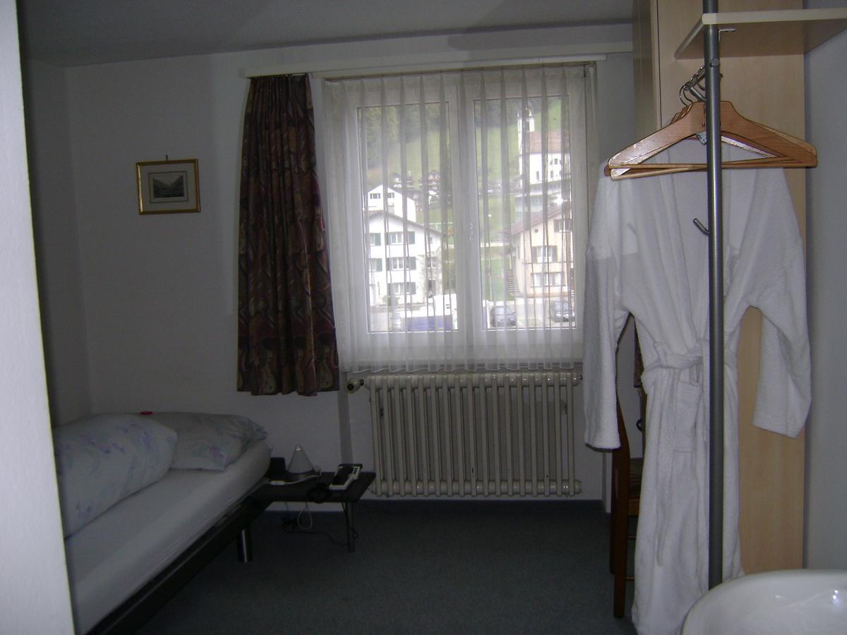 Gasthaus Post Muotathal Екстер'єр фото