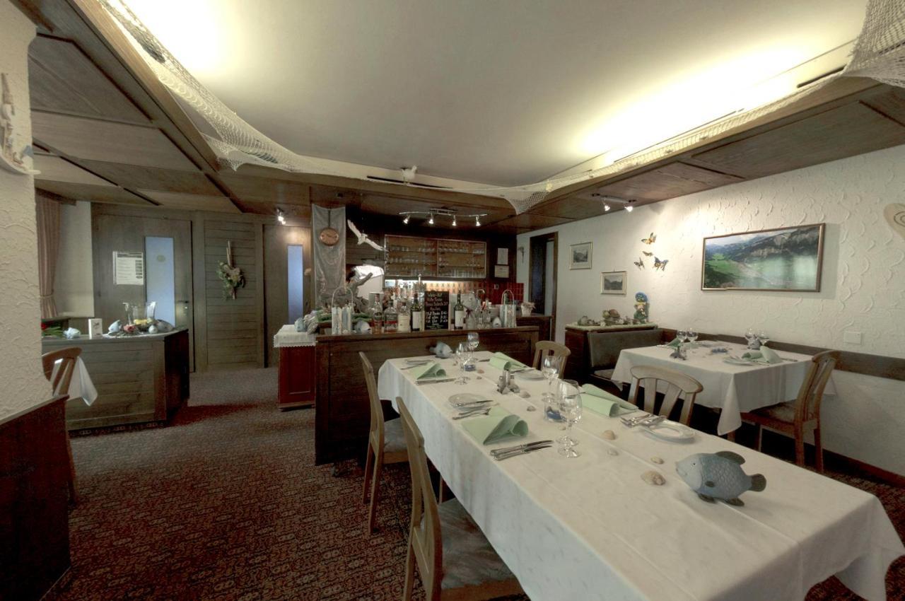 Gasthaus Post Muotathal Екстер'єр фото